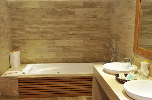 Hotel Be Live Hamaca Suites bathroom